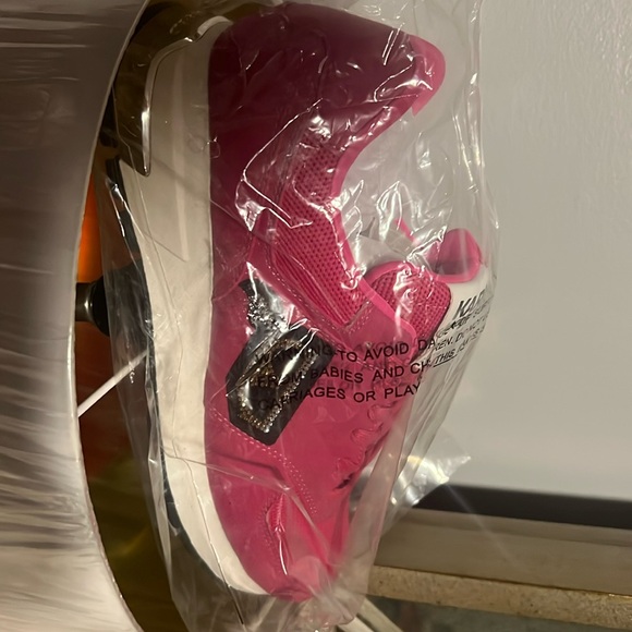 New with tags  Karl Lagerfeld sneakers. - Picture 1 of 6
